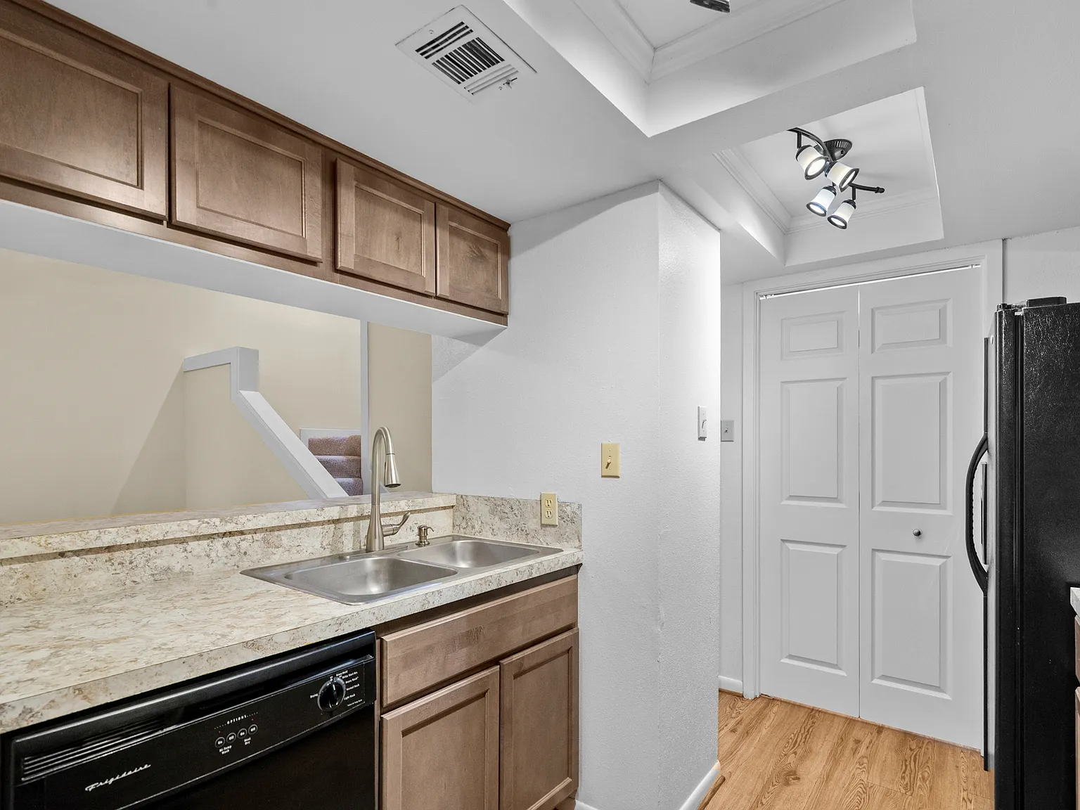 202 B Teakwood Dr — Photo 4
