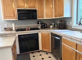 9 Cornwall Ln, Nashua, NH 03063