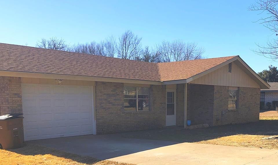1st image of 114 Secluded Oaks Ln