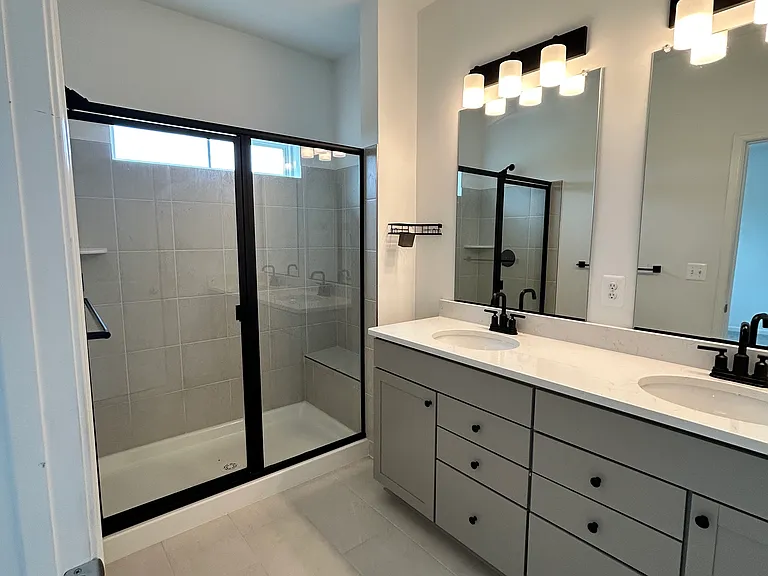 320 Andrew Ct — Photo 21
