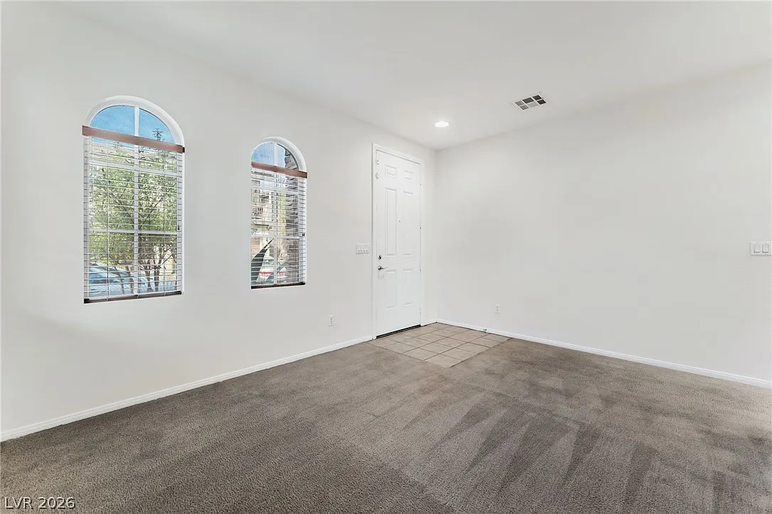 4 bed, 3.0 bath, 2168 sqft, $2,200 — Photo 4