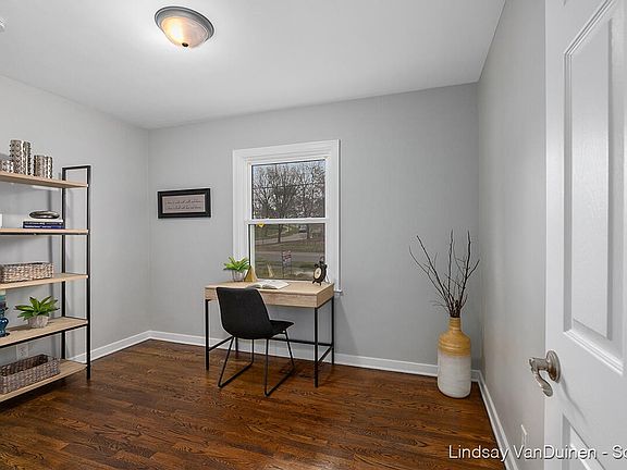 3rd image of 1821 Diamond Ave NE