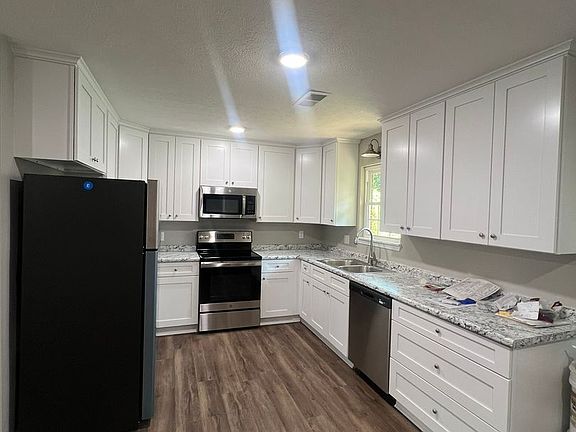 5th image of 303 Westlake Dr