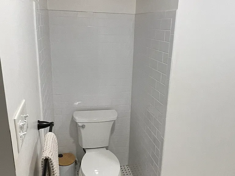 411 W Flora St — Photo 32