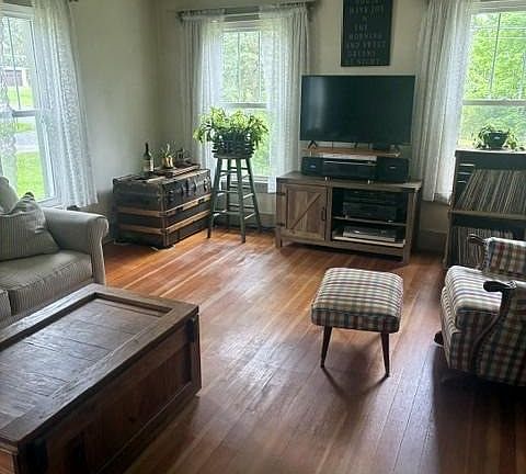 2nd image of 1433 Oakdale Rd