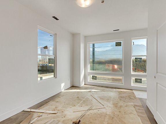 4th image of 584 N Samantha Trail Ln