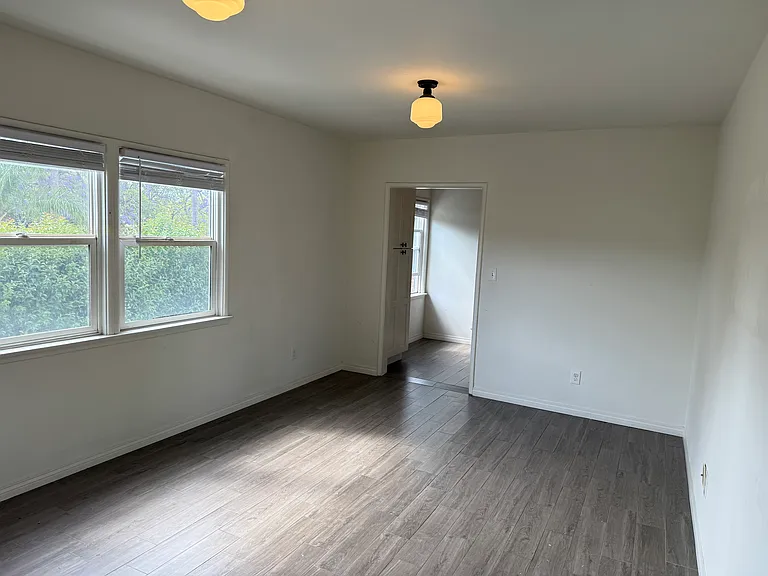 538 W Amerige Ave #E — Photo 7