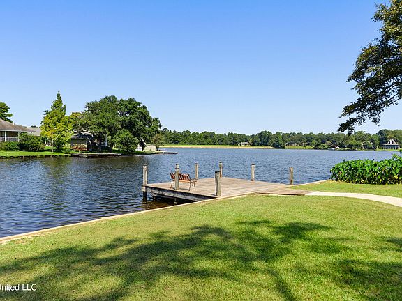 5th image of 100 Marina Cir