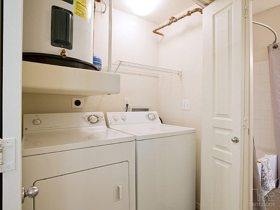4th image of 4110 N Drinkwater Blvd #C204