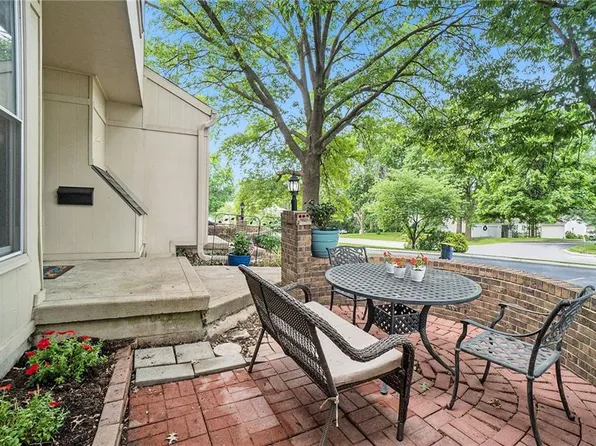 10077 N Locust St, Kansas City, MO 64155