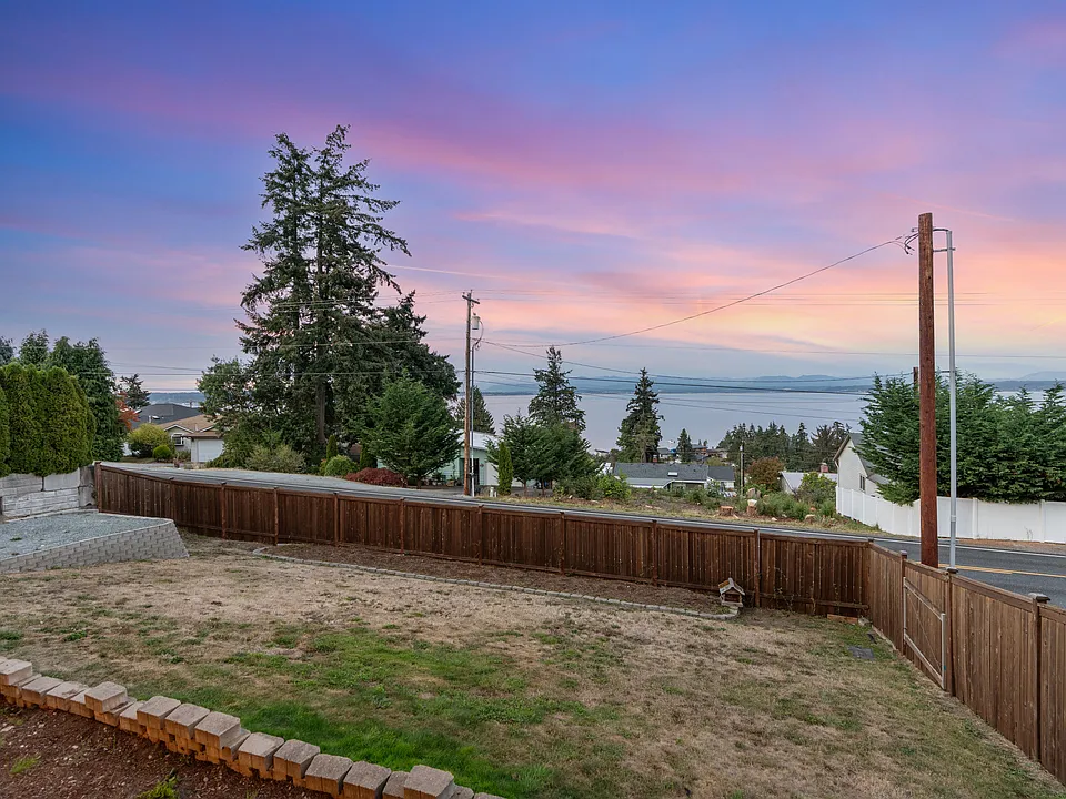 1353 Rainbow Ln