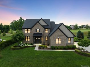 1531 Glass Lake Cir, Oxford, MI 48371