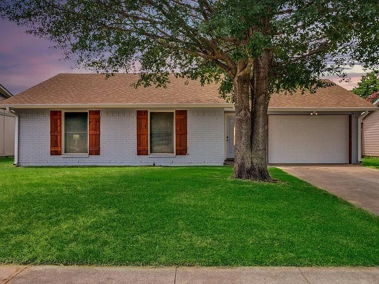 2412 Pebblebrook Trl — Photo 34