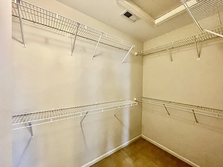 219 Bennington Dr — Photo 22