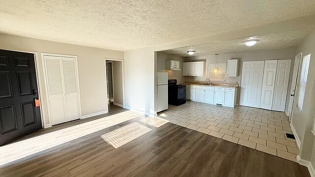 3120 Falcon Dr — Photo 3
