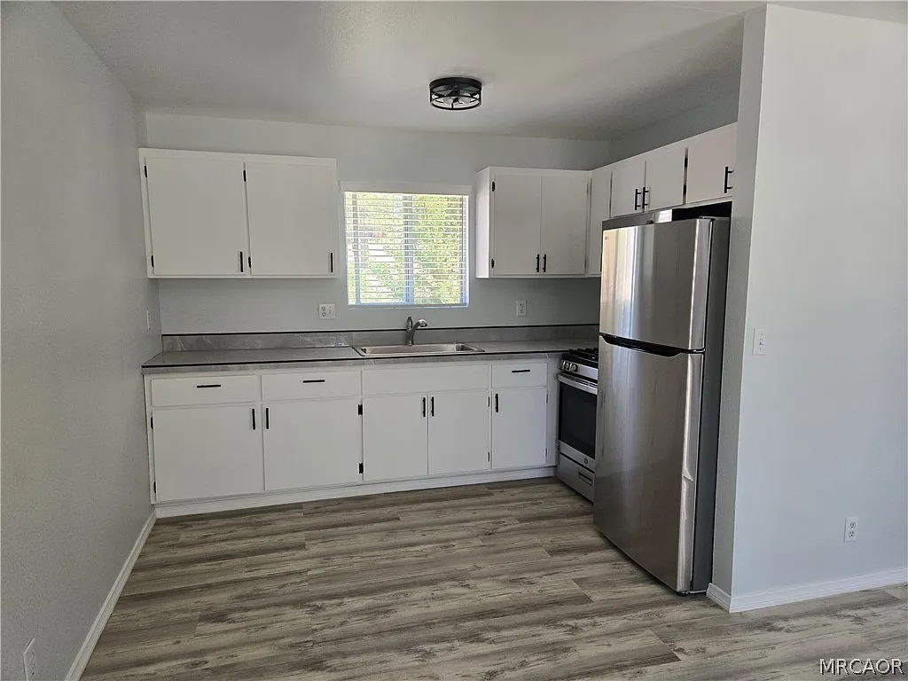 2 bed, 1.0 bath, 700 sqft, $2,100 — Photo 2