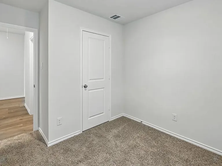 505 Lansdowne Dr — Photo 18