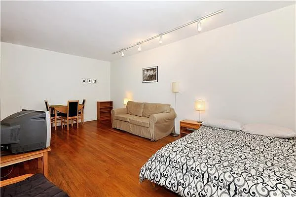 Rented by Compass | media 20