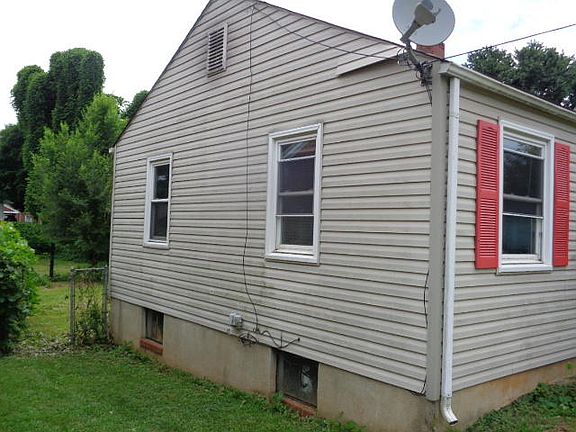 3rd image of 3125 Maplelawn Ave NW