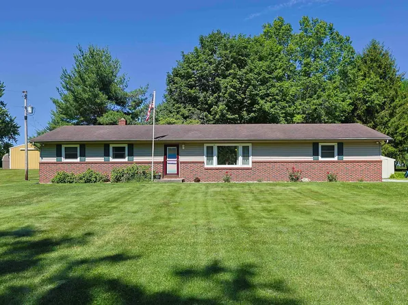 6384 N 900 E, New Carlisle, IN 46552