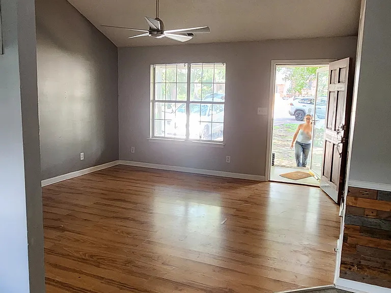 132 Pineview St — Photo 3