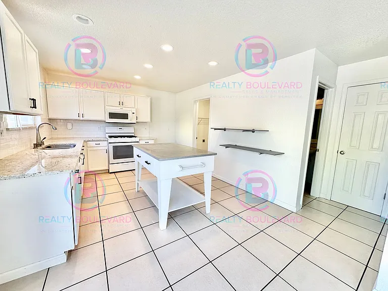 9685 Canyon Meadows Dr — Photo 2