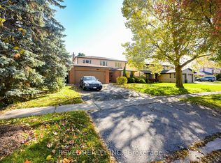 1034 Fredonia Dr, Mississauga, ON L5C2W4