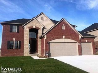 49190 Ridgeview Dr, Macomb, MI 48044