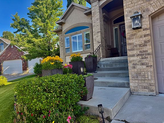 5th image of 1653 E Crescent View Cir