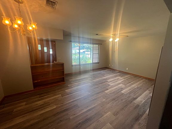 Living room/Entry/Dining
Huge window for great lighting!