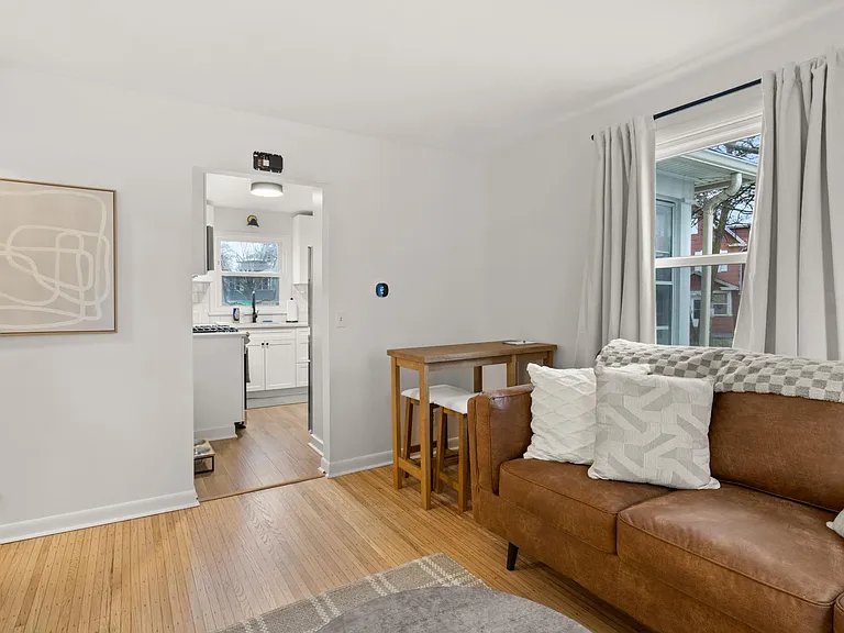 1850 E Main St #1 — Photo 3
