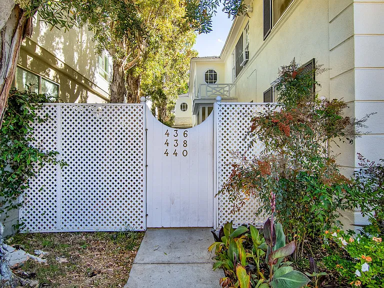 436 Kelton Ave — Photo 2