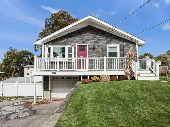 77 Vivian St, Woonsocket, RI 02895