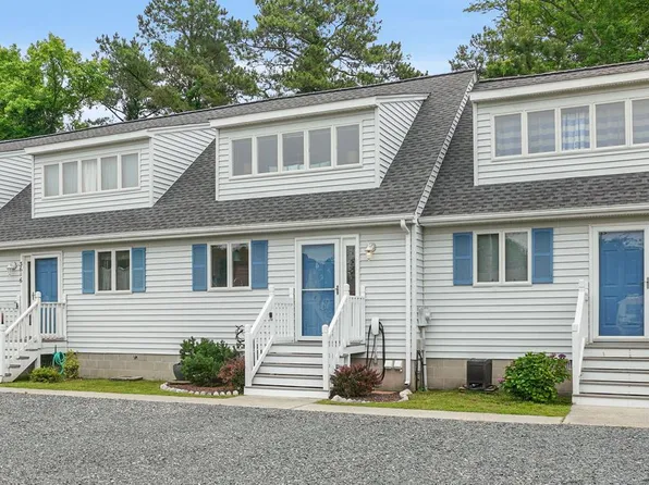 3614 Willow St, Chincoteague Island, VA 23336