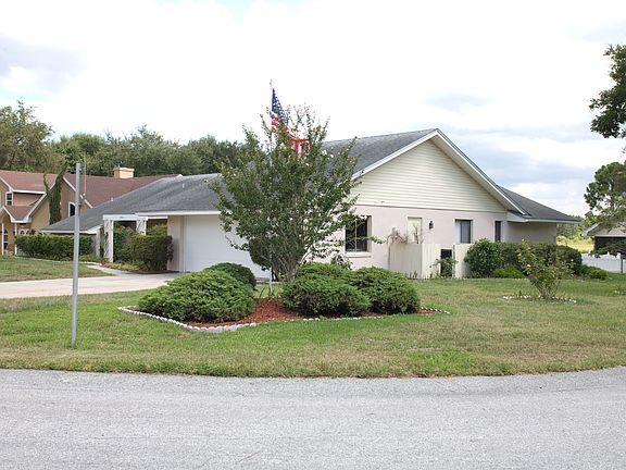 2nd image of 4901 Willowbrook Cir