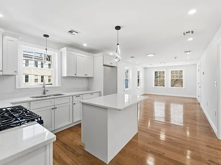 307 Hawkins St #1 — Photo 1