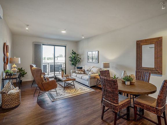 5th image of 557 Oppenheimer Dr #306