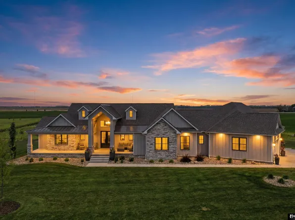 1286 Piedmont Dr, Nickerson, NE 68044