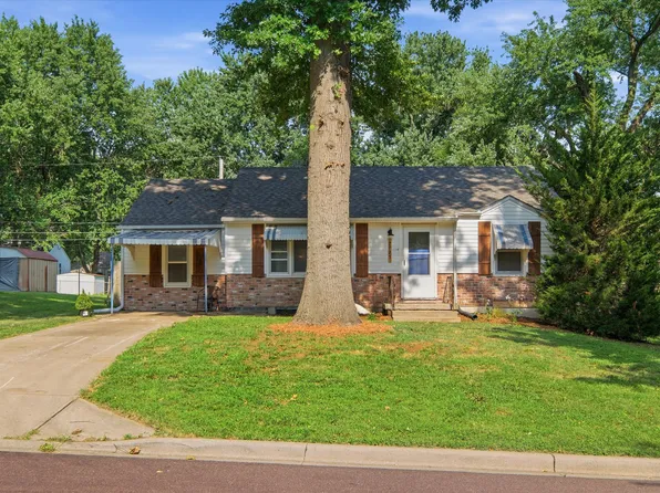 7725 Robinson St, Overland Park, KS 66204