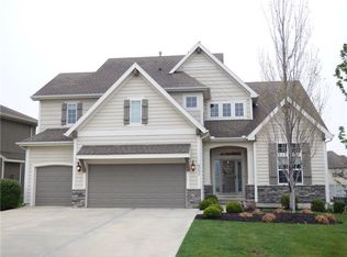 8202 W 166th Ct, Overland Park, KS 66085