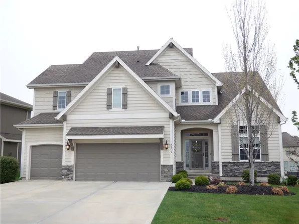 8202 W 166th Ct, Overland Park, KS 66085