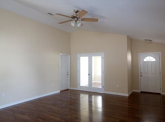 4th image of 3323 Golden Rain Dr