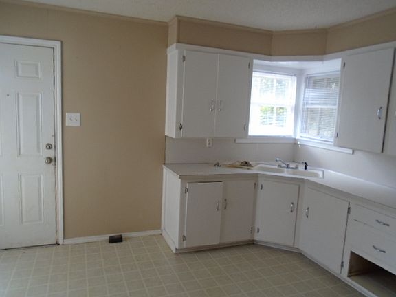 4th image of 1802 Marshall St