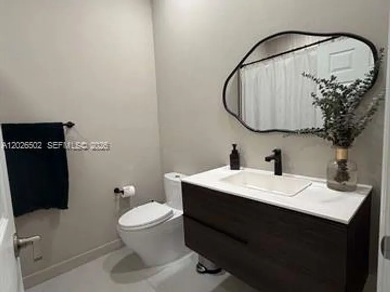 3332 W 108th St — Photo 3
