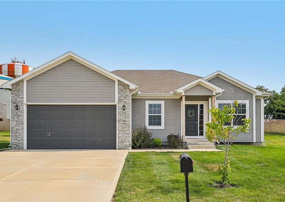 1st image of 1801 SW Hilltop Ct