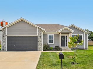 1801 SW Hilltop Ct, Grain Valley, MO 64029