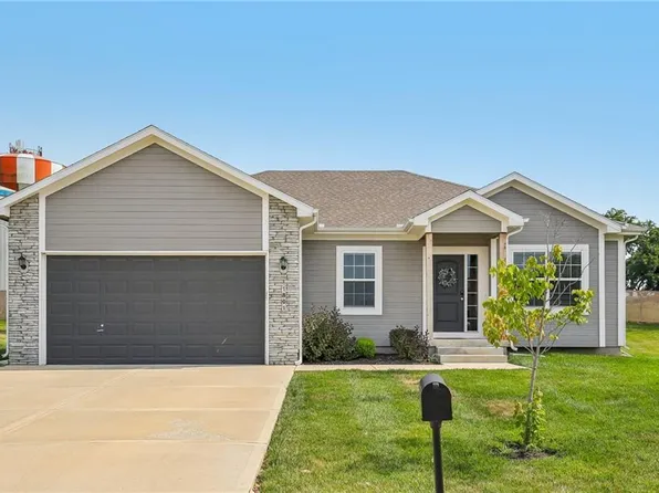 1801 SW Hilltop Ct, Grain Valley, MO 64029