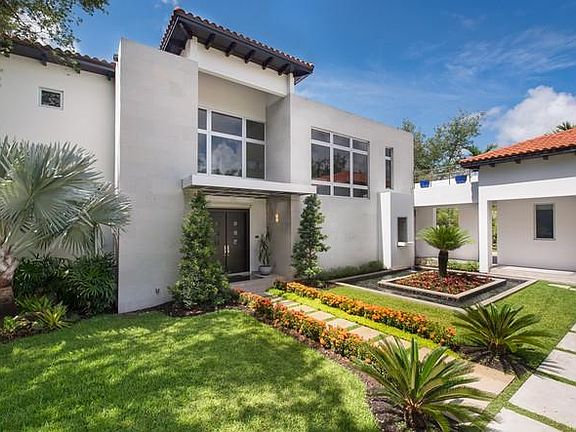 "Casa Iluminada" with Cascading Fountains