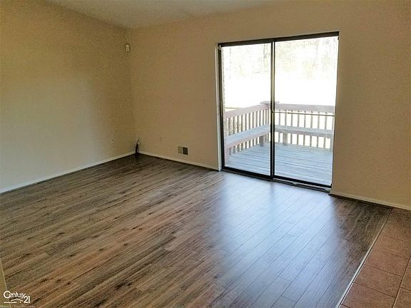 5th image of 38604 Harrison Creek Ct