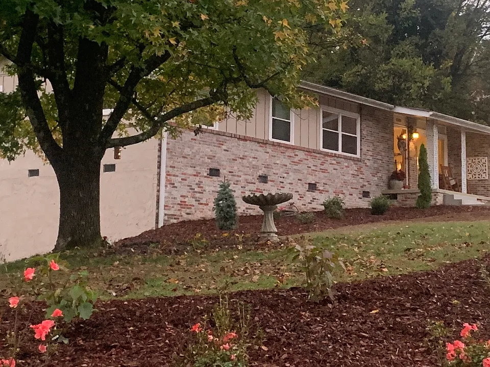 4509 Cloverdale Loop